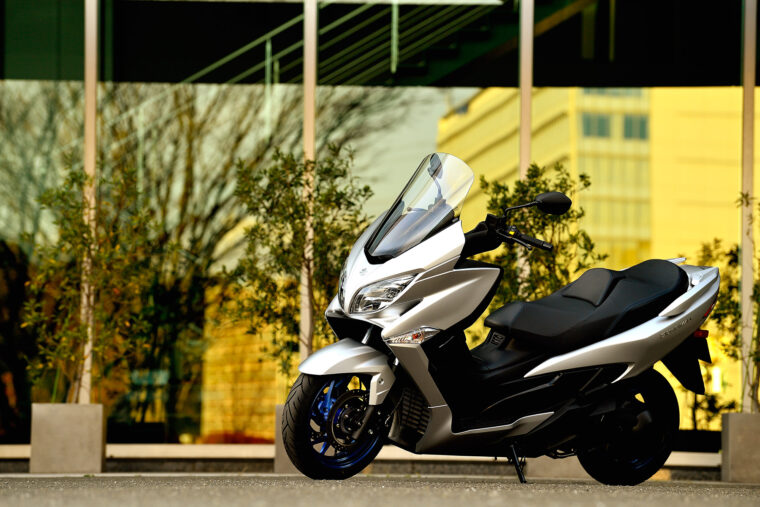 Suzuki-Burgman-400-2021-accion (20)