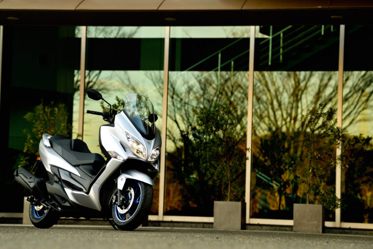 Suzuki-Burgman-400-2021-accion (21)