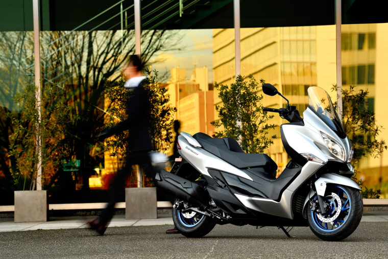 Suzuki-Burgman-400-2021-accion (23)