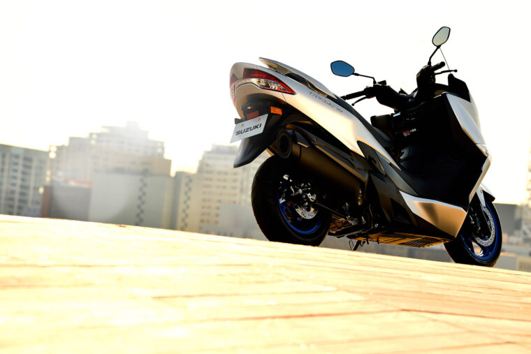 Suzuki-Burgman-400-2021-accion (49)