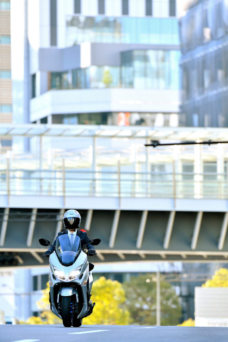 Suzuki-Burgman-400-2021-accion (5)