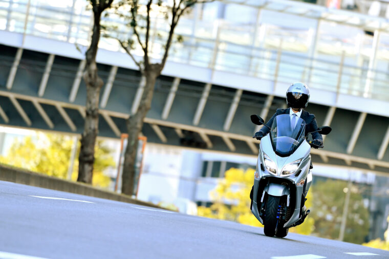 Suzuki-Burgman-400-2021-accion (6)