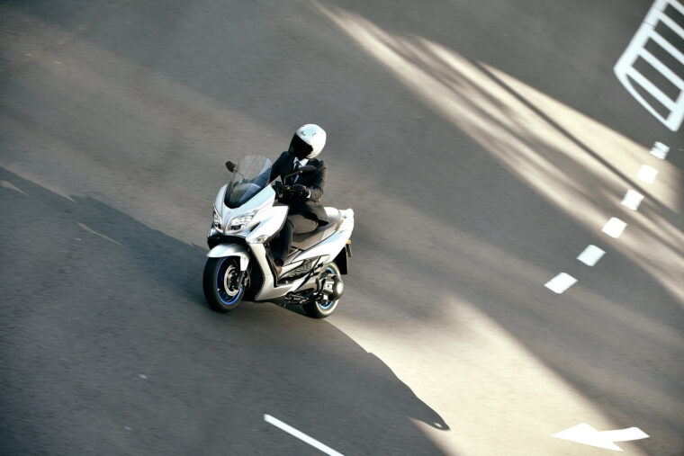 Suzuki-Burgman-400-2021-accion (9)