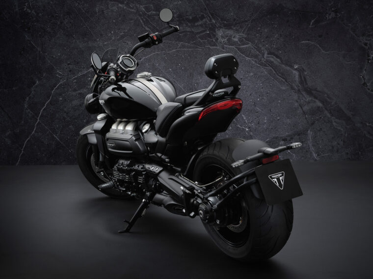 Triumph-Rocket-3-GT-Triple-Black-2021 (4)
