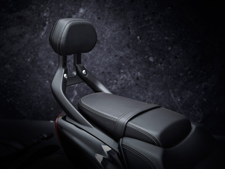 Triumph-Rocket-3-GT-Triple-Black-2021-detalles (4)