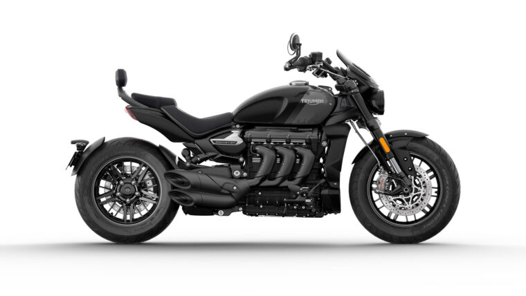 Triumph Rocket 3 R Black y GT Triple Black: Detalles, precios, fotos y vídeo de las ediciones especiales 12 Triumph Rocket 3 GT Triple Black 2021 estaticas (7)