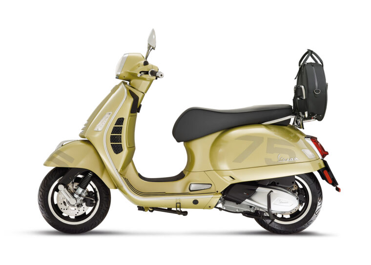 Vespa-GTS-75-Aniversario-2021 (13)