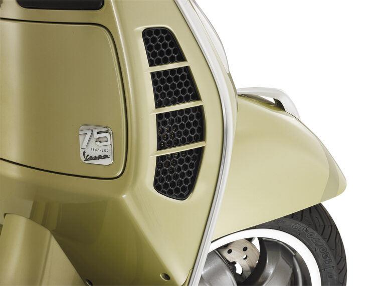 Vespa-GTS-75-Aniversario-2021 (16)