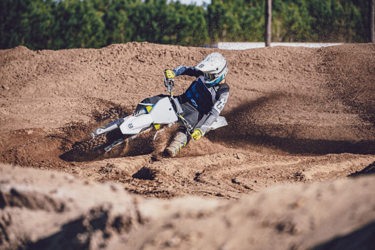 Husqvarna-TC-125-250-2022-motocross