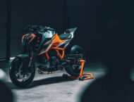 BikeLeaks. Brabus 1300 R, la KTM 1290 Super Duke RR que será la primera moto del famoso preparador alemán 6 KTM 1290 Super Duke RR 2021 (50)