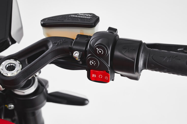 MV-Agusta-Dragster-800-Rosso-2021-detalles (1)