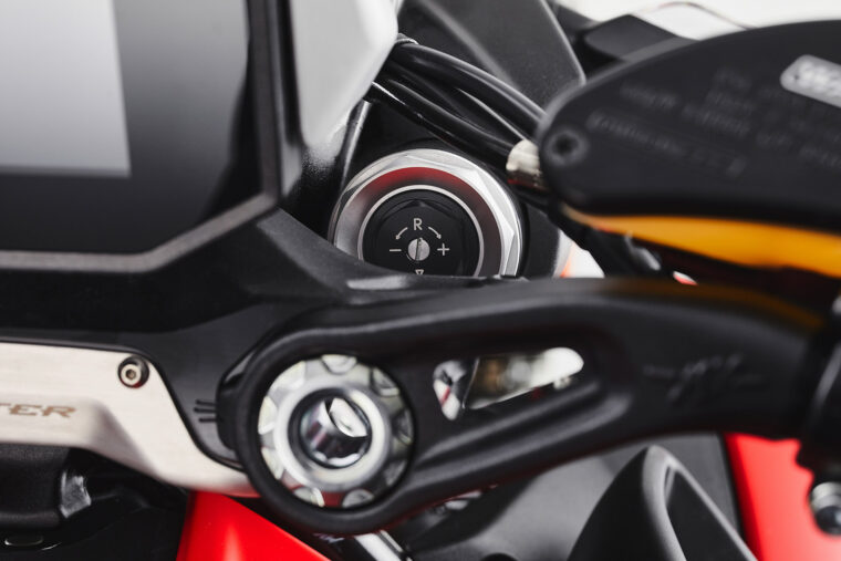 MV-Agusta-Dragster-800-Rosso-2021-detalles (15)