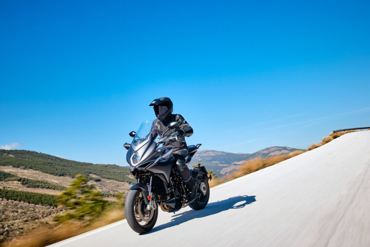 MV-Agusta-Turismo-Veloce-800-Lusso-2021-accion (36)