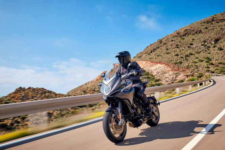 MV-Agusta-Turismo-Veloce-800-Lusso-2021-accion (49)