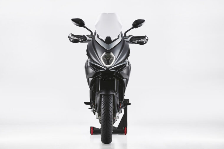 MV-Agusta-Turismo-Veloce-800-Lusso-2021-estudio (3)
