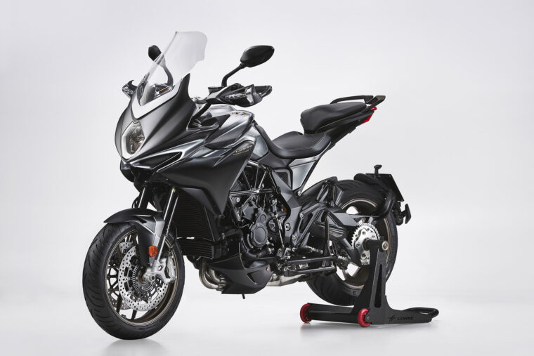 MV-Agusta-Turismo-Veloce-800-Lusso-2021-estudio (4)
