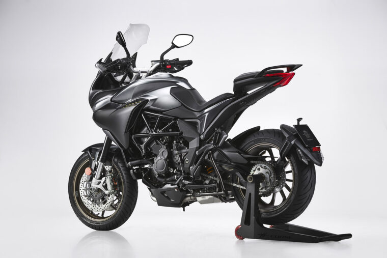 MV-Agusta-Turismo-Veloce-800-Lusso-2021-estudio (6)