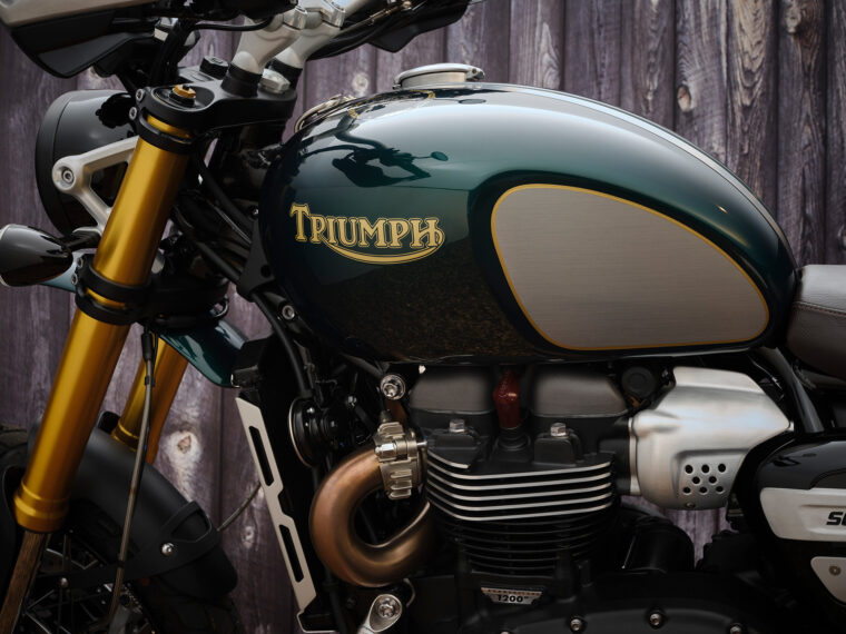 Triumph-Scrambler-1200-Steve-McQueen-detalles-4