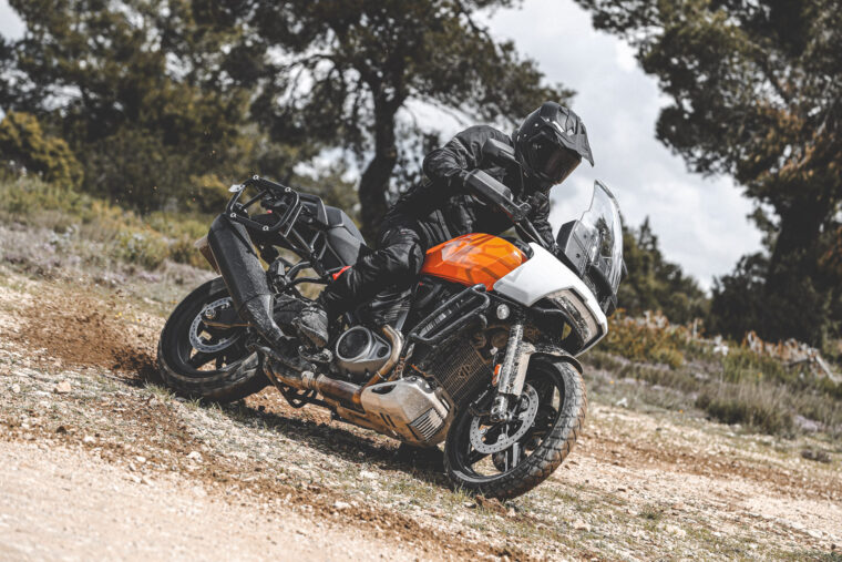 La industria de la moto respira: La UE y los EEUU firman una tregua de 5 años en la guerra de aranceles 6 Harley Davidson Pan America 1250 Prueba 4377