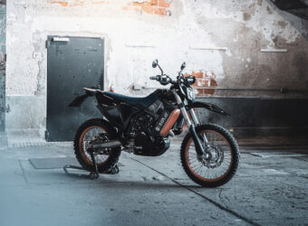 Husqvarna 701 Enduro LR Replay Edition (1)