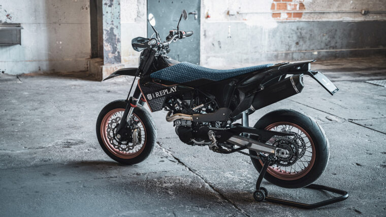 Husqvarna 701 Supermoto Replay Edition (5)