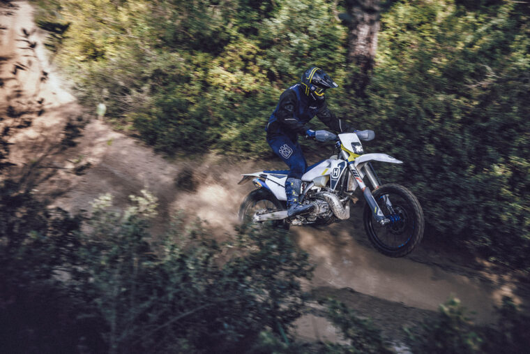 Husqvarna-TE-250i-2022-enduro (12)
