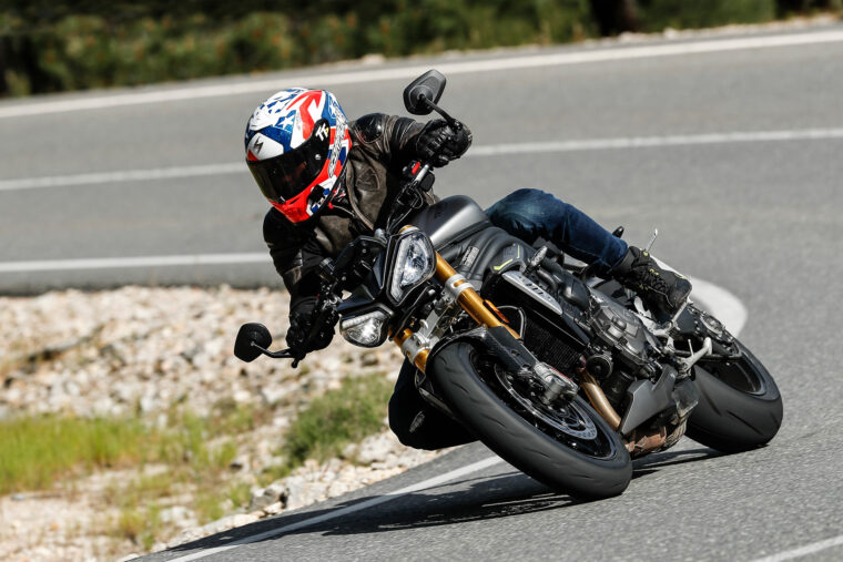 Triumph-Speed-Triple-1200-RS-2021-prueba-1