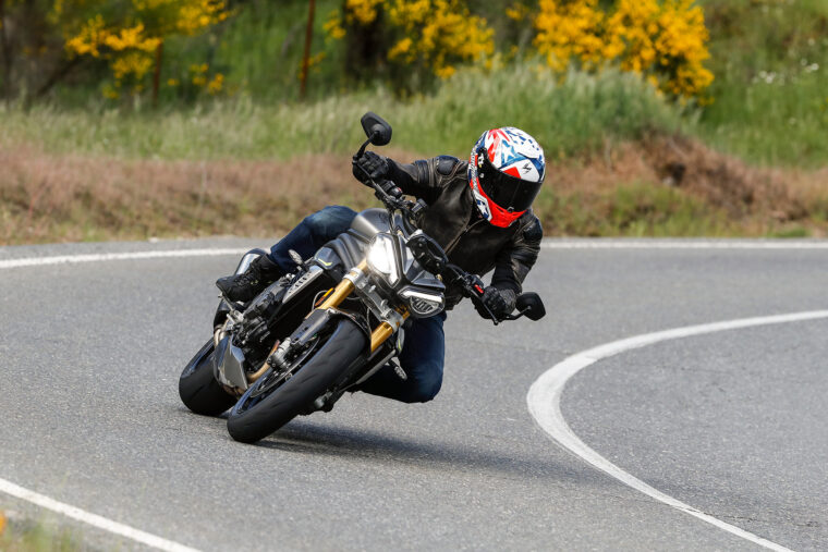 Triumph-Speed-Triple-1200-RS-2021-prueba-2