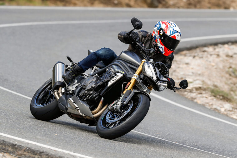 Triumph-Speed-Triple-1200-RS-2021-prueba-3