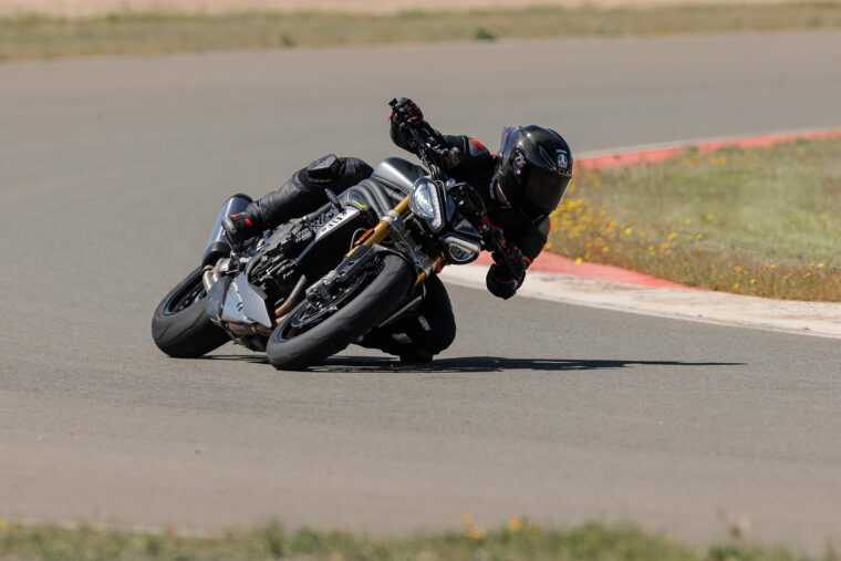 Triumph Speed Triple 1200 RS 2021 prueba circuito 1