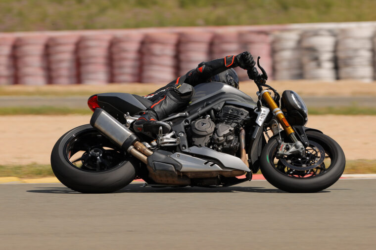 Triumph-Speed-Triple-1200-RS-2021-prueba-circuito-23
