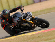 Triumph Speed Triple 1200 RS 2021 prueba circuito 28