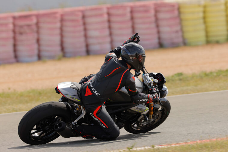 Triumph-Speed-Triple-1200-RS-2021-prueba-circuito-29