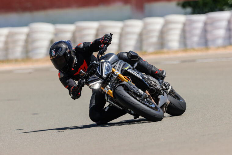 Triumph-Speed-Triple-1200-RS-2021-prueba-circuito-8