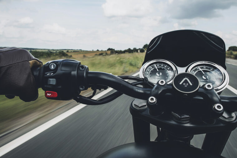 beelinemoto-triumph-navegacion (8)