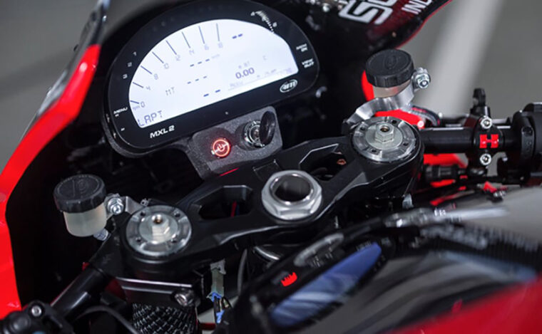 Delta XE tacómetro