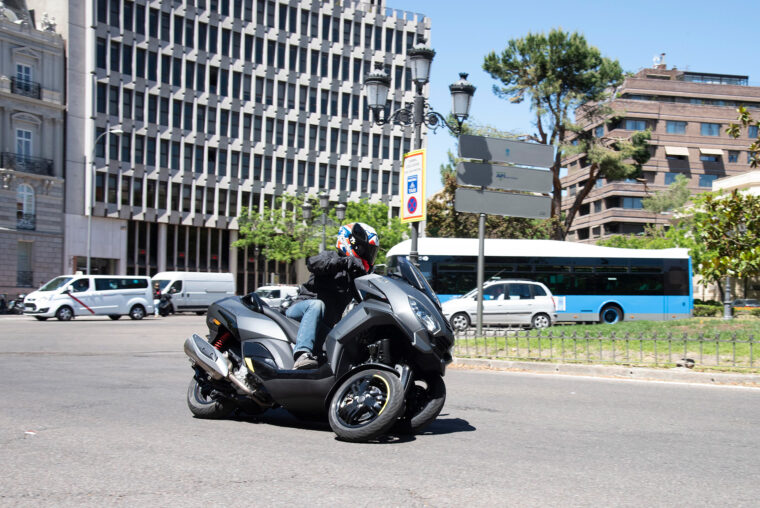 MP3 vs Metropolis: Piaggio gana una demanda en primera instancia contra Peugeot 3 Peugeot Metropolis SW:GT 2021 prueba 28