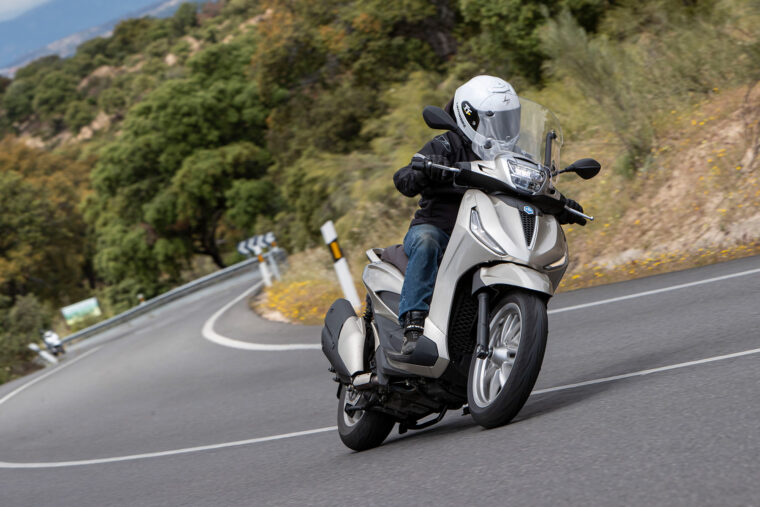 Piaggio-Beverly-400-2021-2
