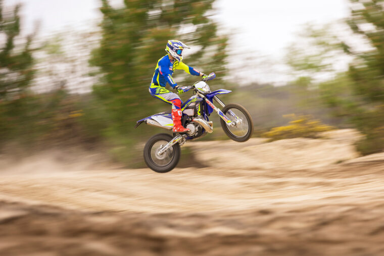 Sherco-300-SE-Factory-2022-enduro-accion (1)