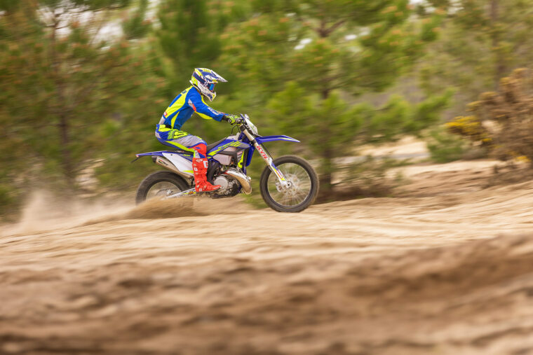 Sherco-300-SE-Factory-2022-enduro-accion (10)