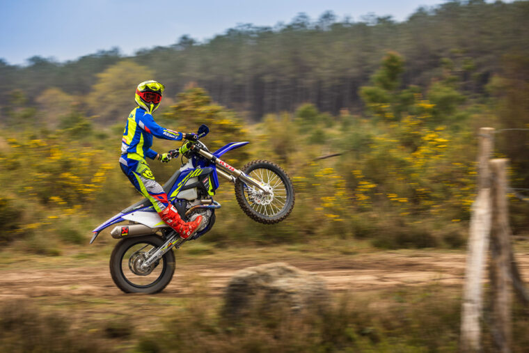 Sherco-300-SEF-Factory-2022-enduro-accion (1)