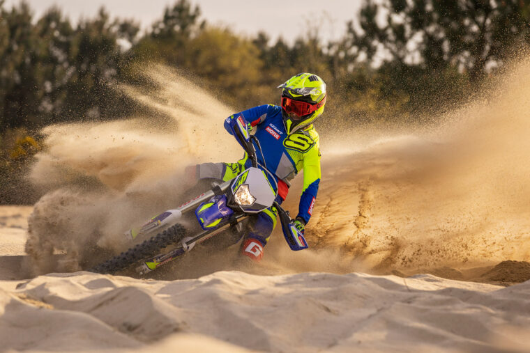 Sherco-300-SEF-Factory-2022-enduro-accion (10)