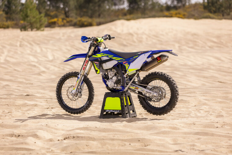 Sherco-300-SEF-Factory-2022-enduro-accion (4)