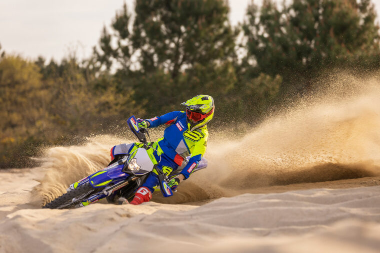 Sherco-300-SEF-Factory-2022-enduro-accion (8)