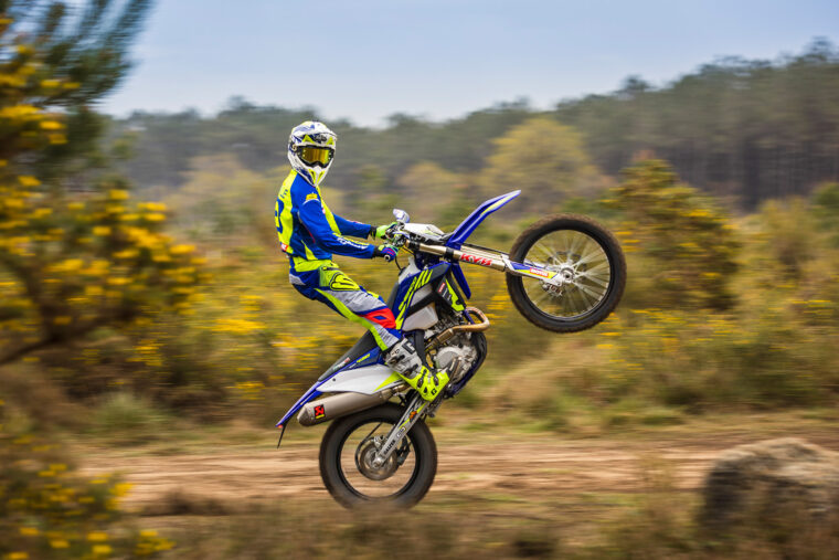 Sherco-450-SEF-Factory-2022-enduro-accion (2)