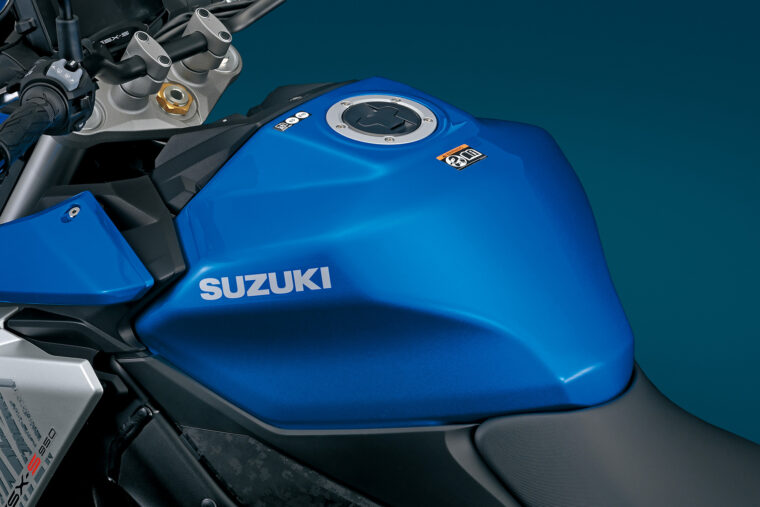 Suzuki-GSX-S950-2021-detalles-17
