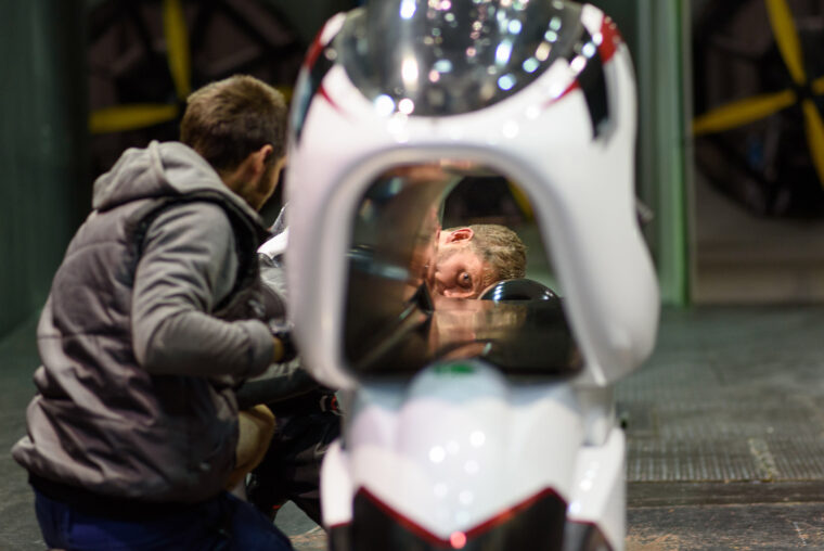 White-Motorcycle-WMC250EV-moto-electrica (104)