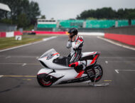WMC250EV: White Motorcycle desvela su moto eléctrica de récord 36 White Motorcycle WMC250EV moto electrica (76)