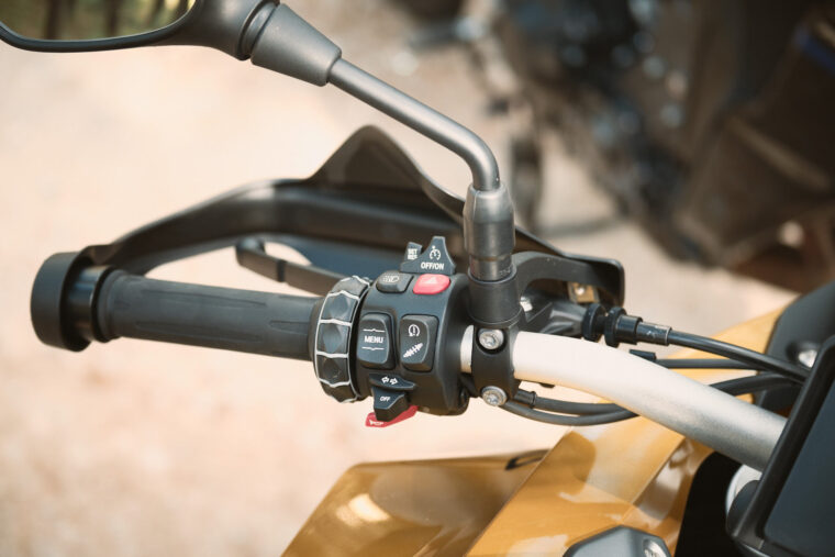 BMW-F-900-XR-2021-detalles-27