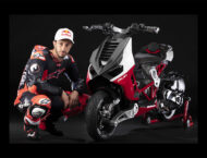 Italjet Dragster. Andrea Dovizioso, piloto probador del excéntrico scooter italiano 3 Italjet Dragster Andrea Dovizioso